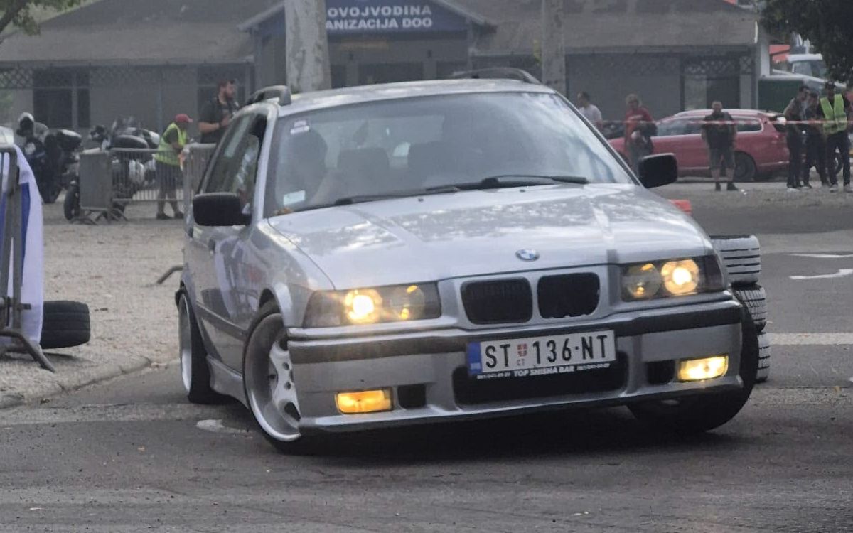 BMW E36 u krivini